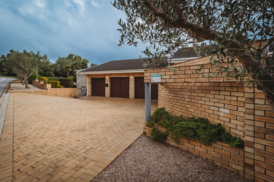 4 Bedroom Property for Sale in Bergsig Western Cape